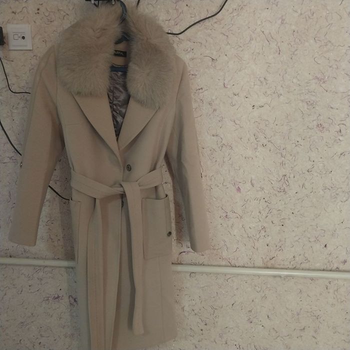 Palto sotiladi narxi 600 ming