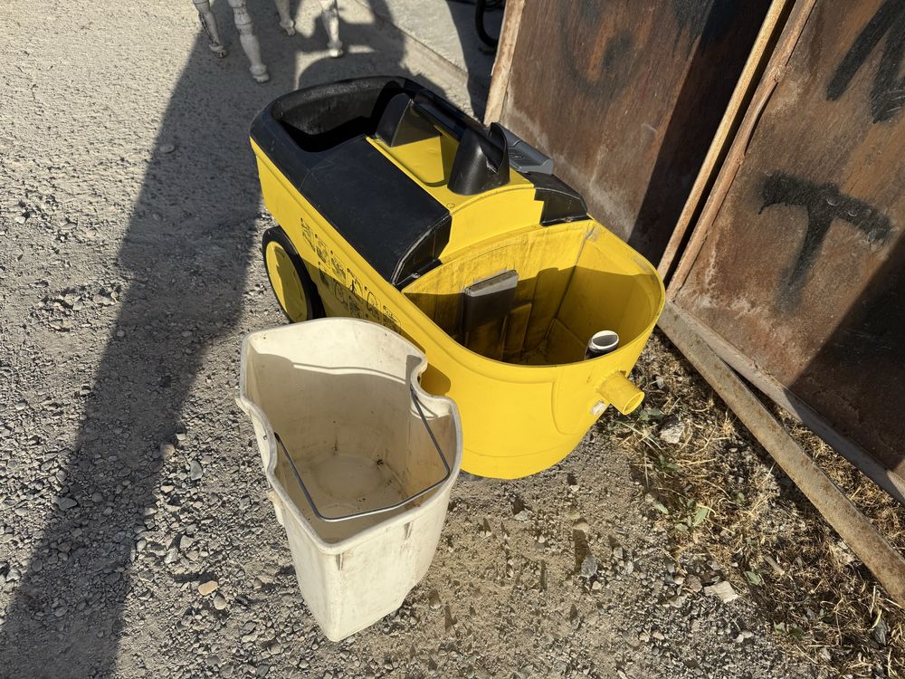 * Karcher Puzzi 100 в отличном рабочем состоянии оригинал