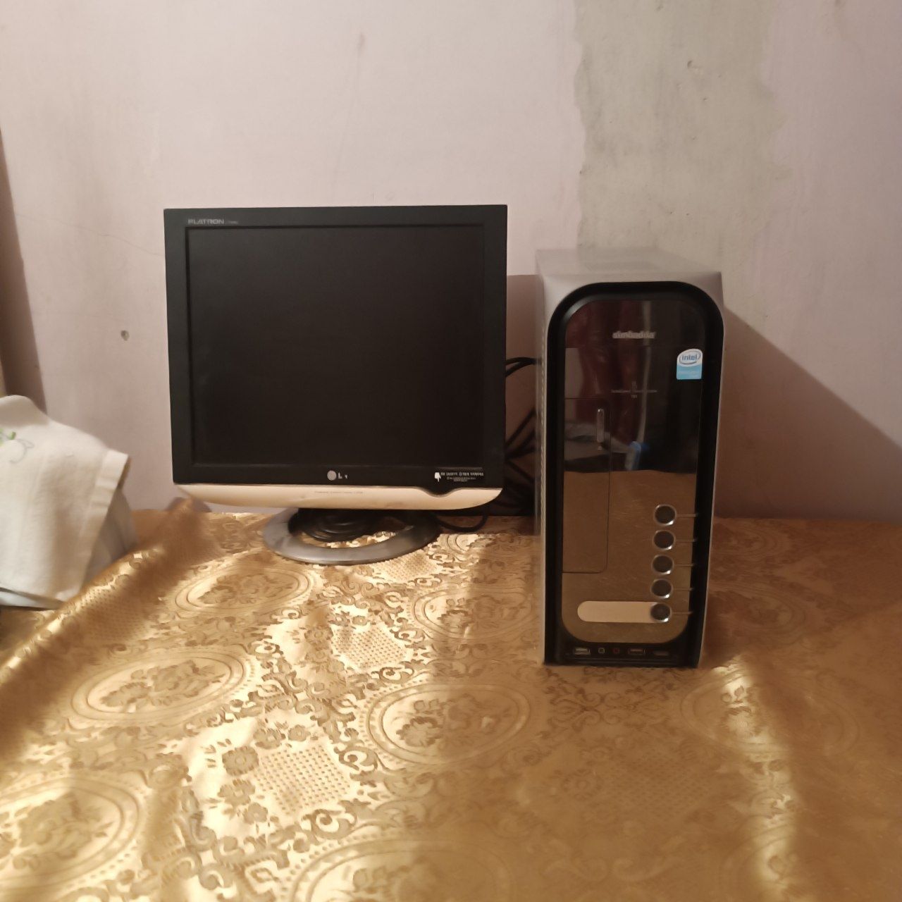Kompiyutr sotiladi yaxshi xolatda
