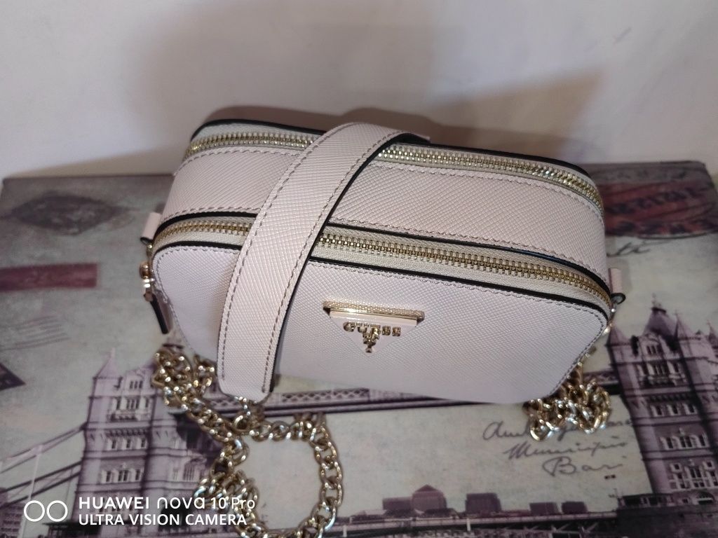 Чанта Guess (бледо розова)