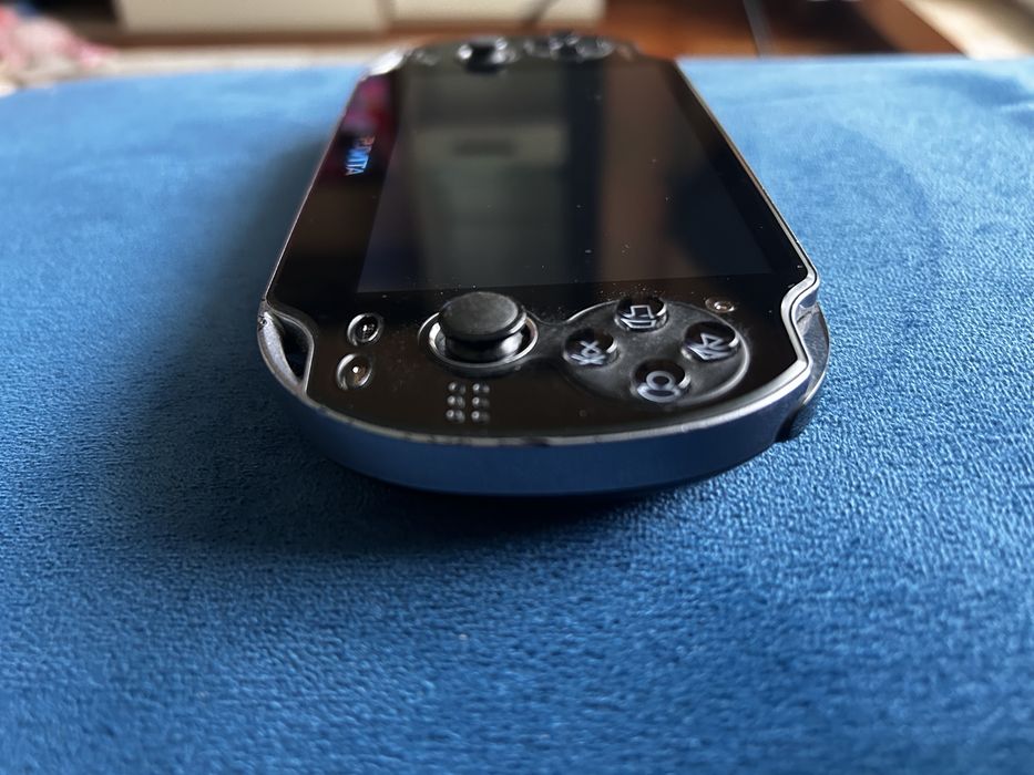 PS Vita с аксесоари