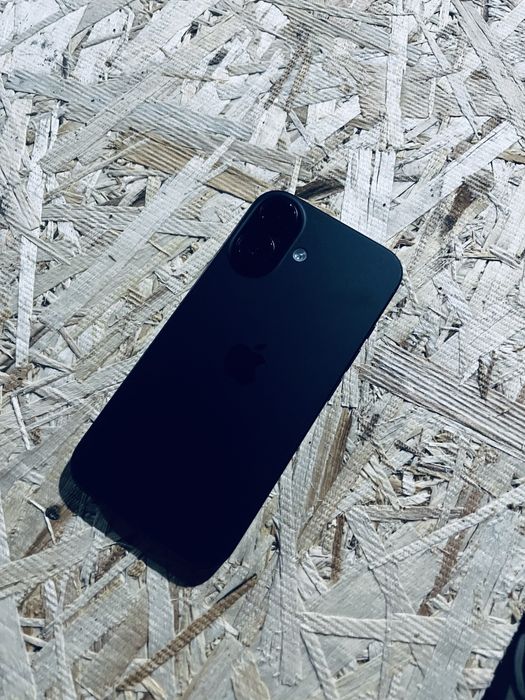 iPhone 16 в очень хорошем состояние