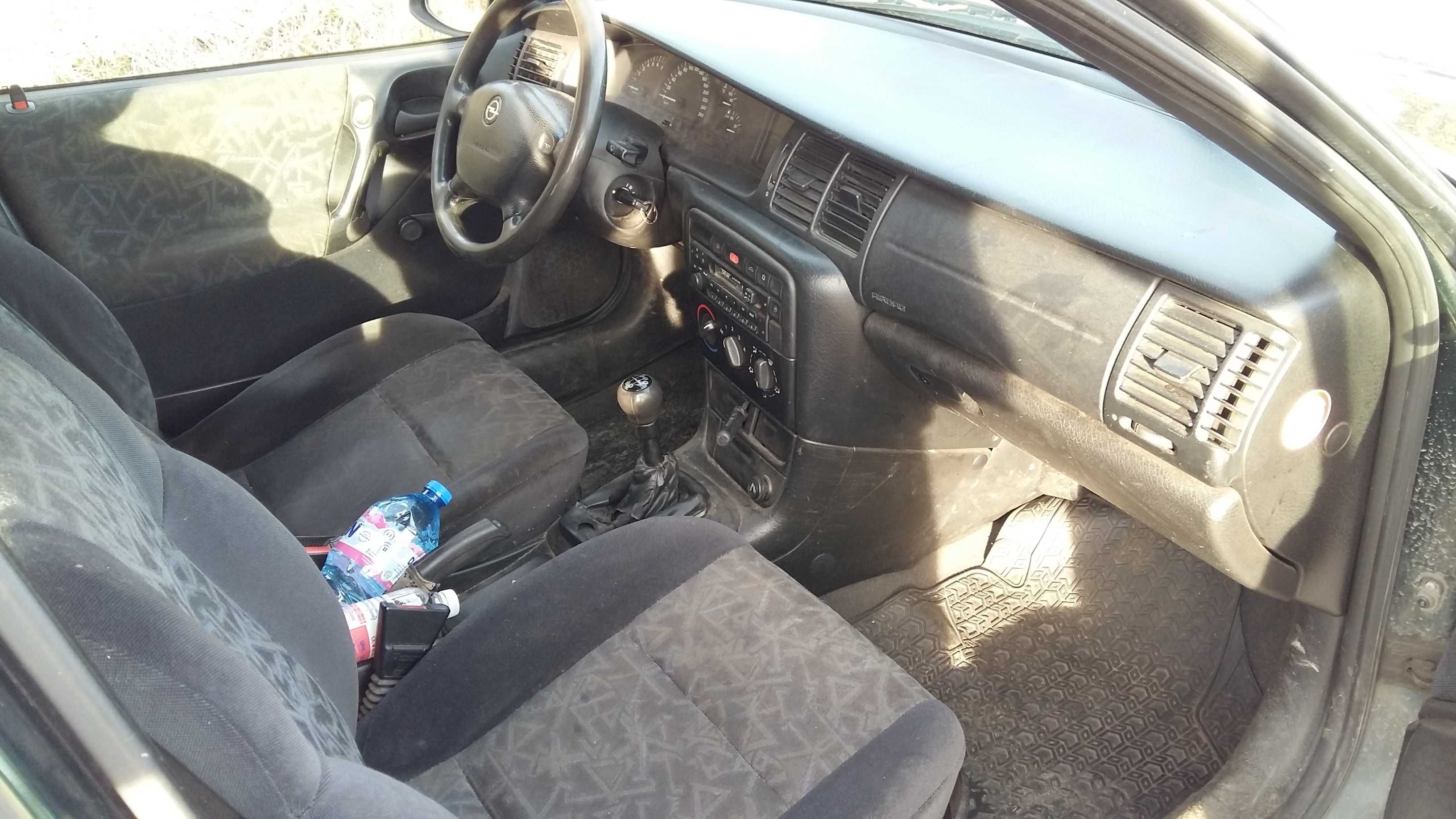 Opel Vectra B 1.8 16V на части