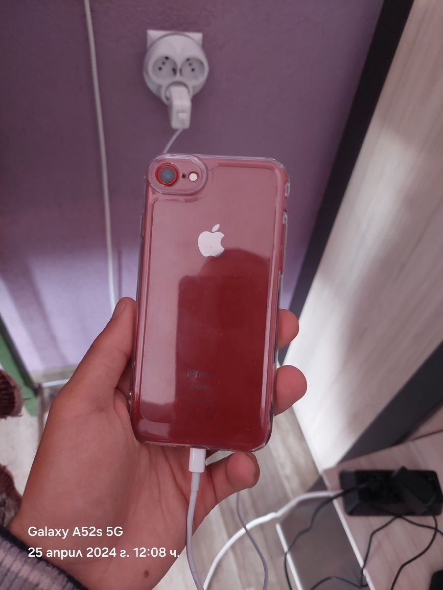 Iphone 8 64GB red edition 100% Капацитет  батерия