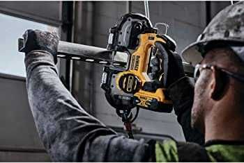 Аккумуляторная ленточная пила DeWALT DCS377B