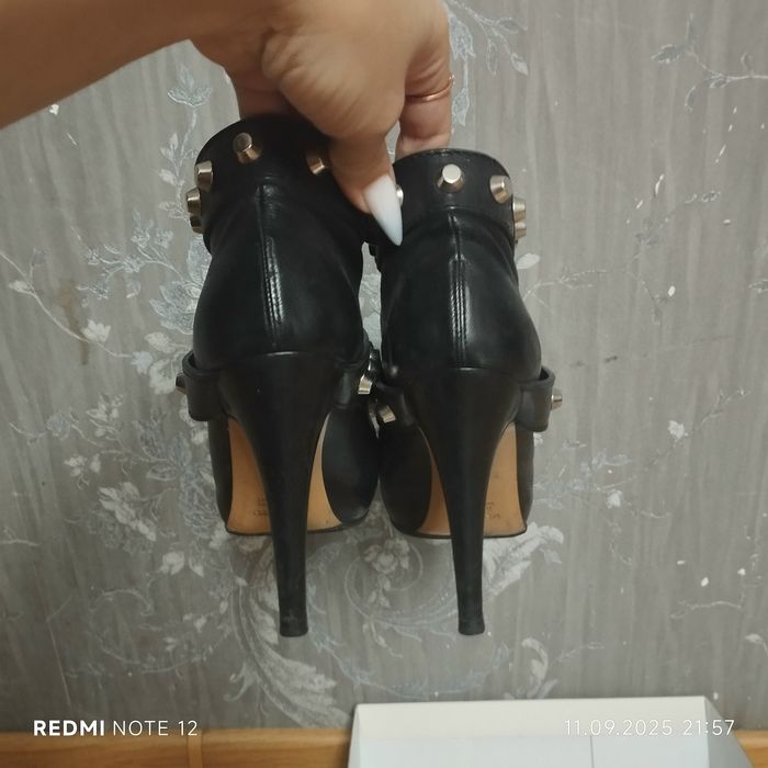 Продам ботильоны натуральная кожа 36р