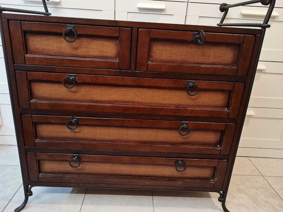 Комплект мебели гардероб, скринове и фотьойл