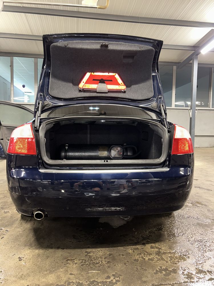 Audi A4.