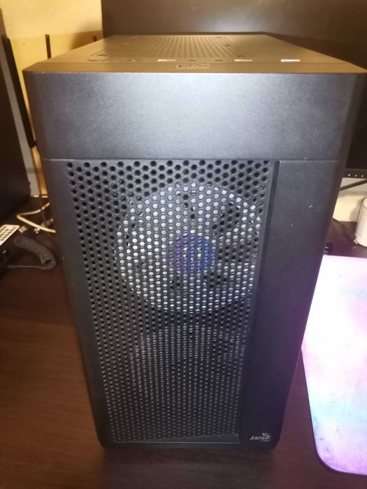 Carcasa PC Gaming Aerocool Hexform RGB MicroATX
