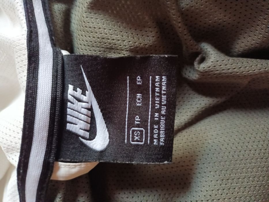 Geaca subțire Nike