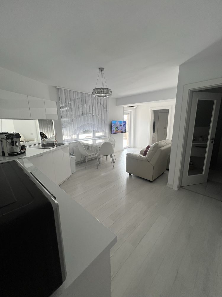 Vand apartament cu 2 camere