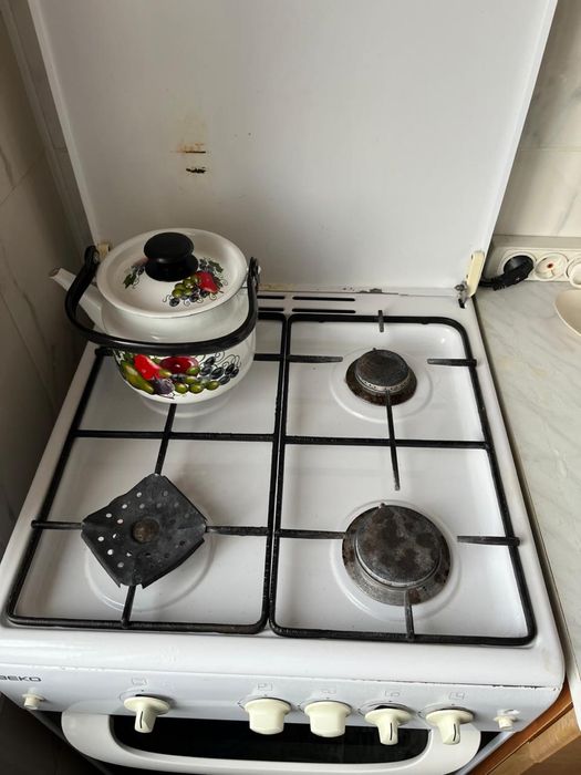 Продаю газ плиту