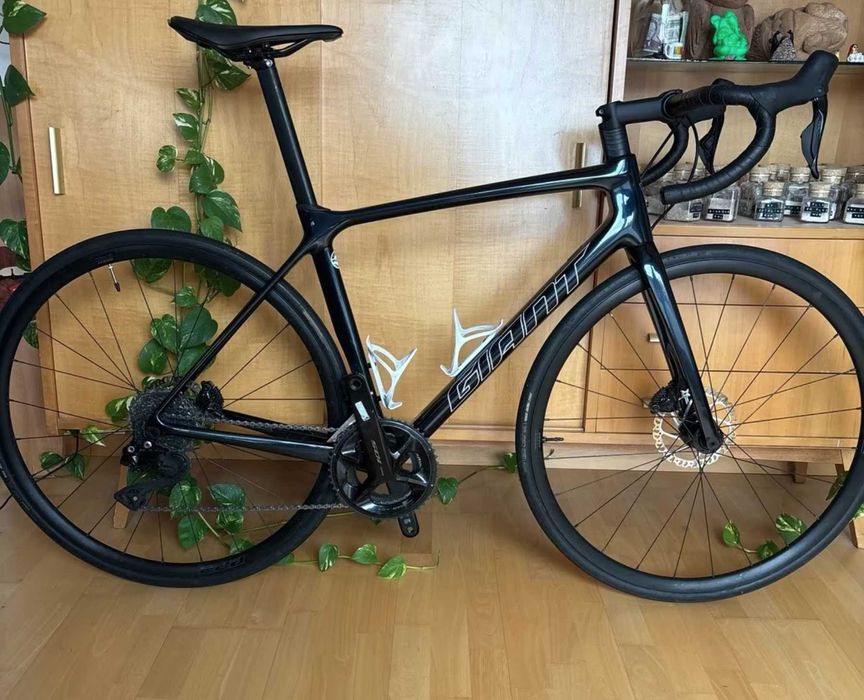 Bicicleta Cursiera 2023 Giant TCR Advanced Disc 1 Shimano 105 Di2 2x12