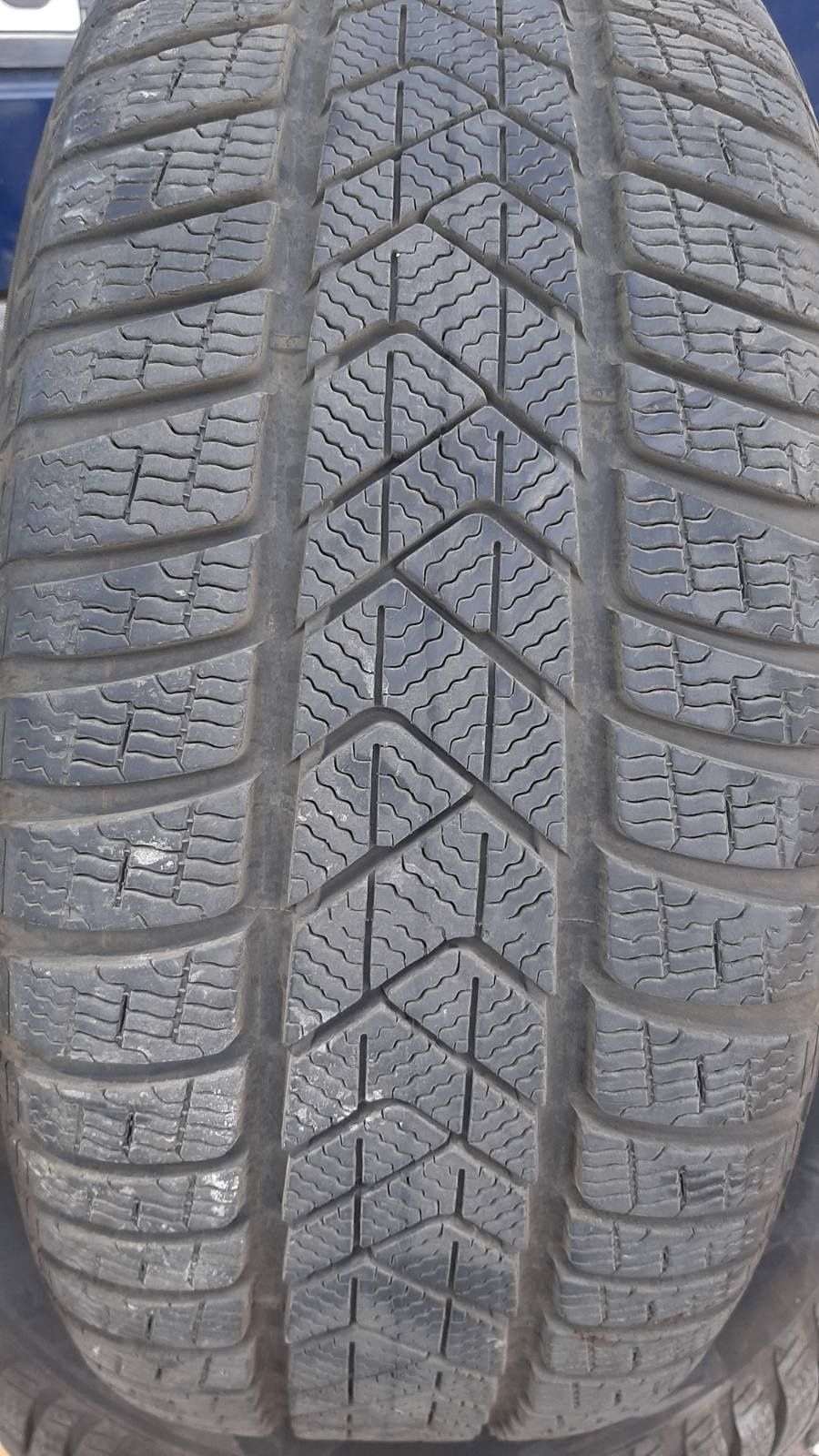 2 зимни броя 245 45 18 Pirelli Дот22