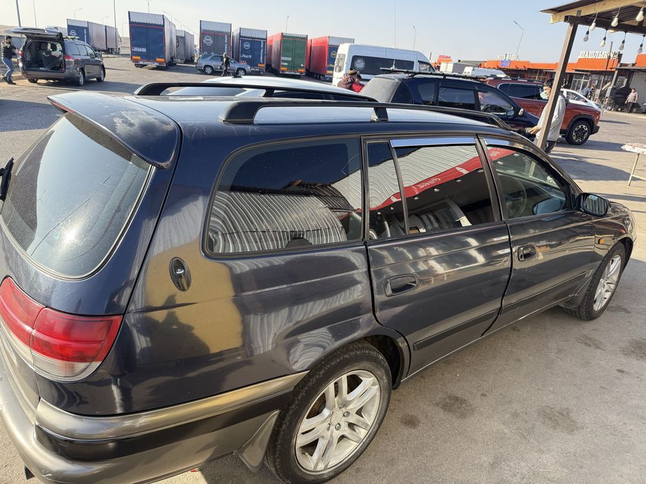 Продам машину Toyota Caldina 1996 год