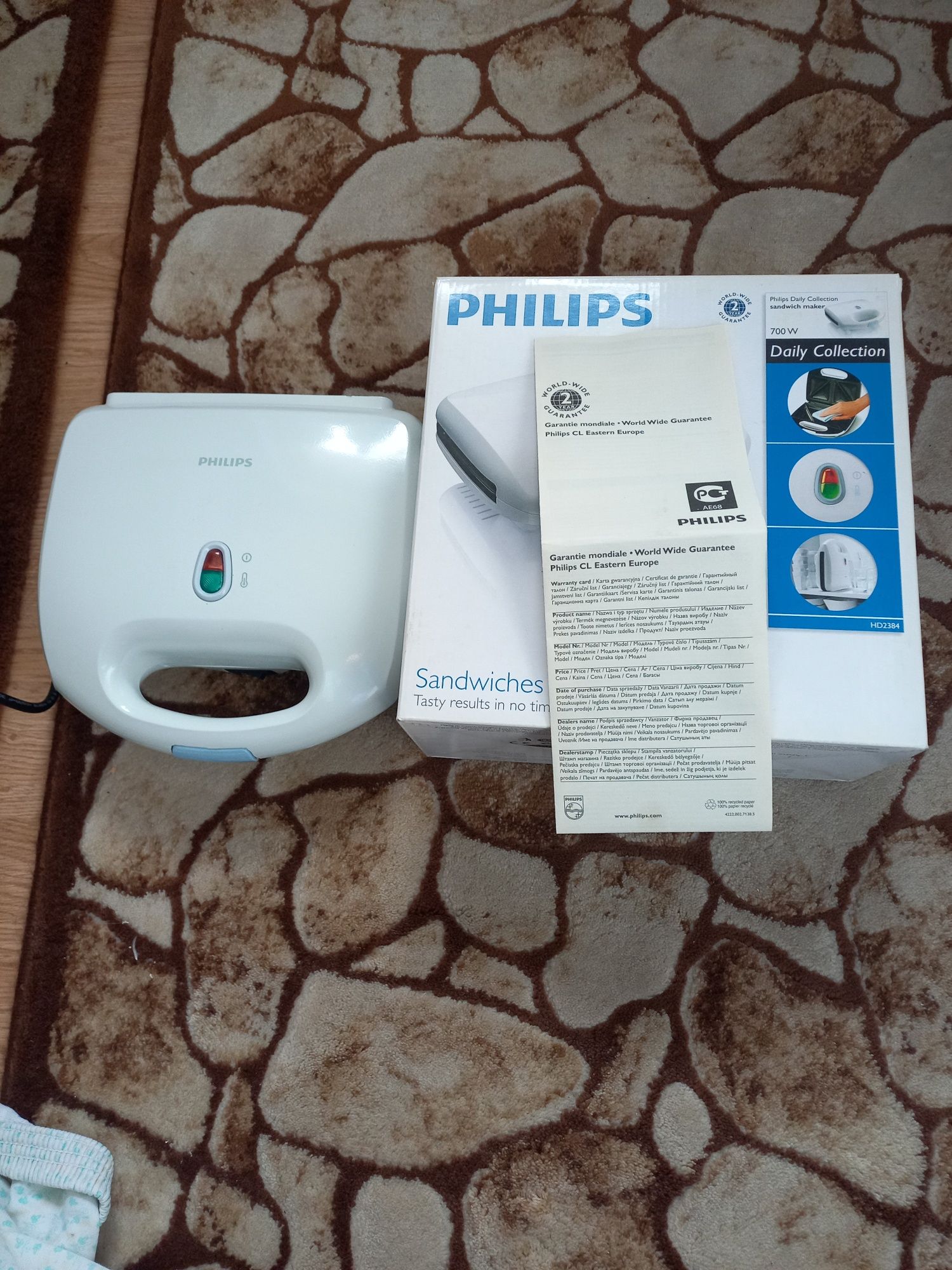 PHILIPS NOU,Aparat de făcut SANDWICH uri,700 W,220 volți,cutie transpo