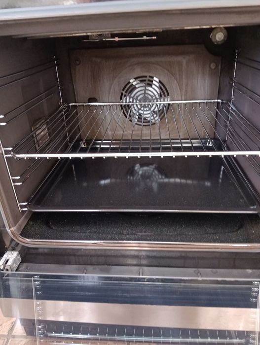 Иноксова свободно стояща печка скерамичен плот VOSS  2 години гаранция