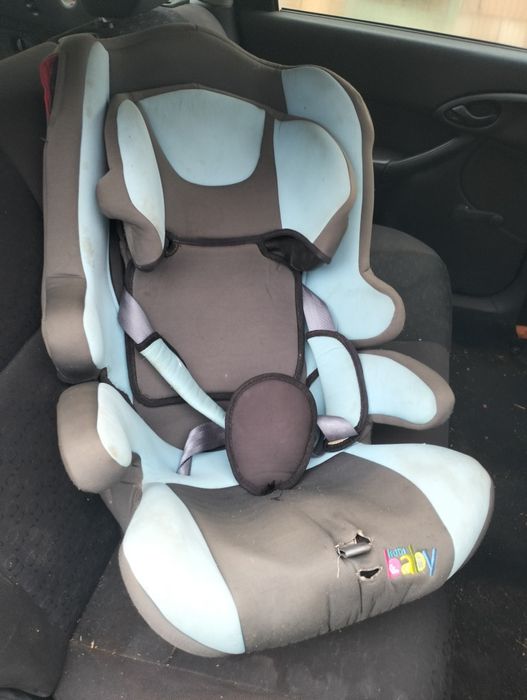 Disponibil scaun auto