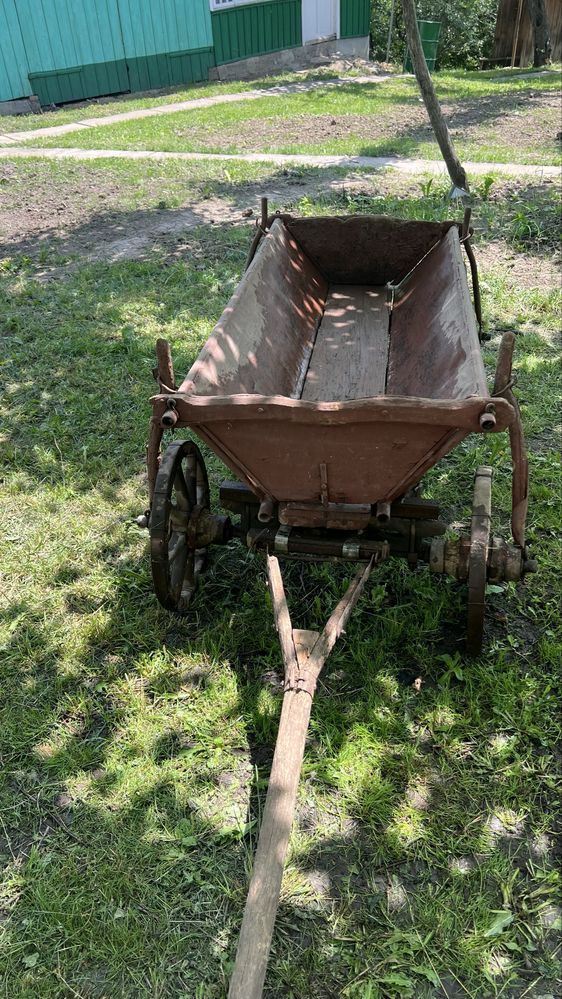 Car de lemn foarte vechi - rustic