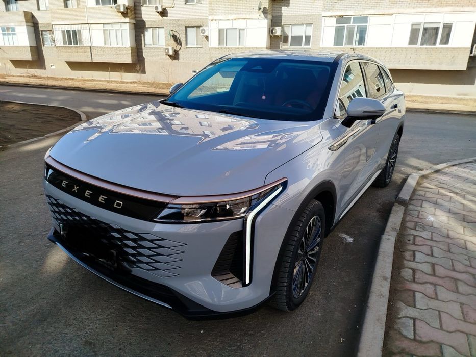 Продаю элитный кроссовер Exeed RX состояние почти новые!