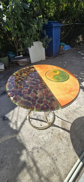 Vând Măsuță rășină- 60 cm diametru