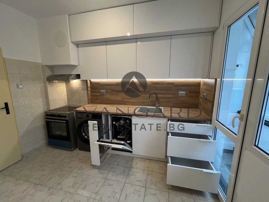Продава се Тристаен апартамент в Пловдив, Кючук Париж - 80 кв.м за 2185 €/кв.м - Снимка #8