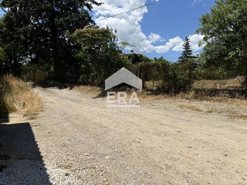 Триетажна новострояща се къща за продажба, с двор и морска панорама, в