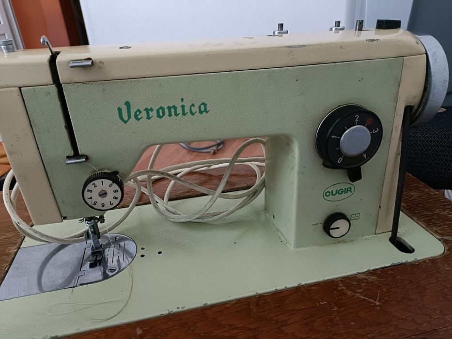 masina de cusut "Veronica"