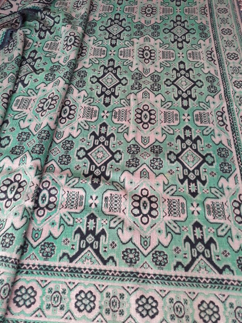 Вълнен старинен килим