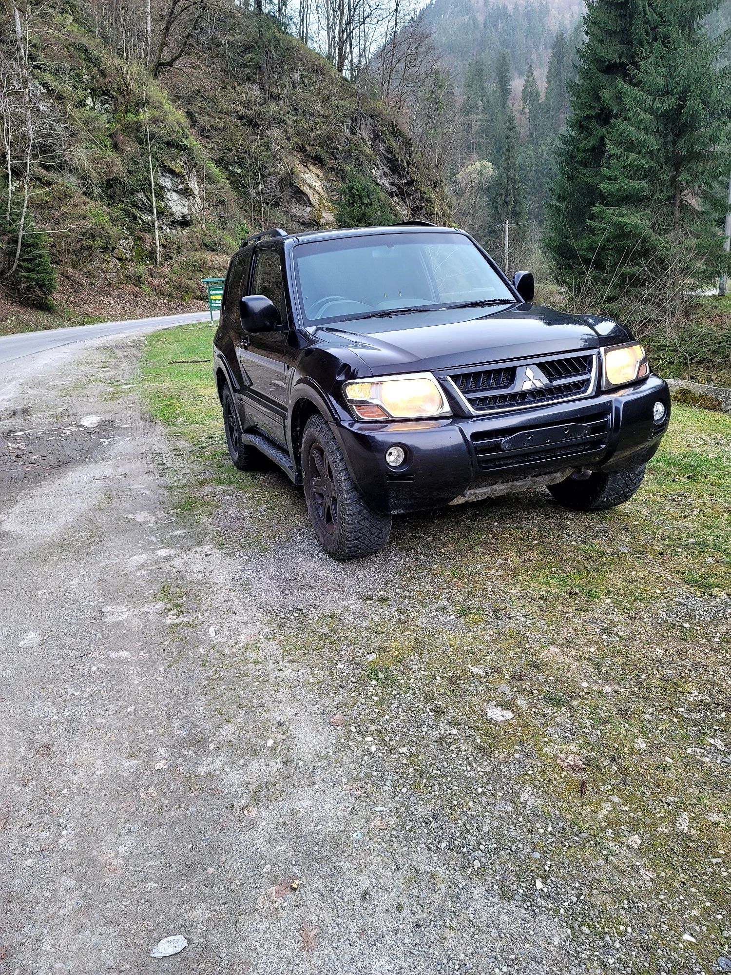 Vand sau Dezmembrez mitsubishi pajero mk3 motor 3.2 cutie automată