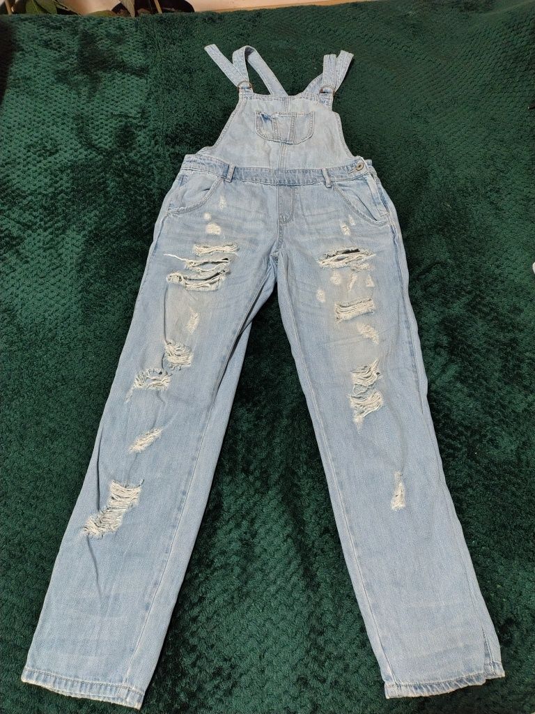 Salopete denim   in stare foarte buna  .