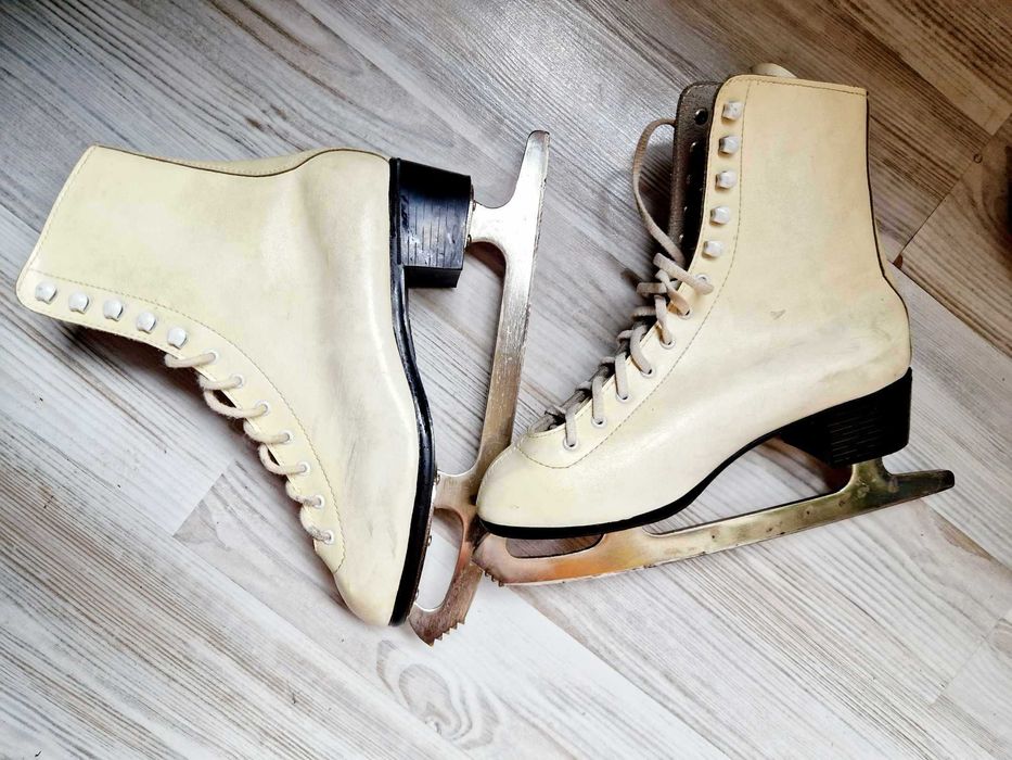 Кънки за лед - дамски, естествена кожа, бели, фигурно пързаляне