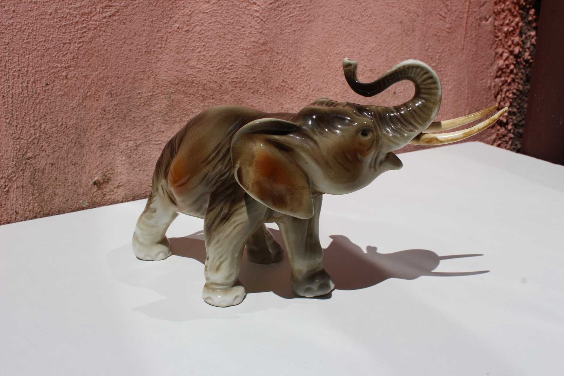 Piesa de colectie, elefant portelan ROYAL DUX Bohemia
