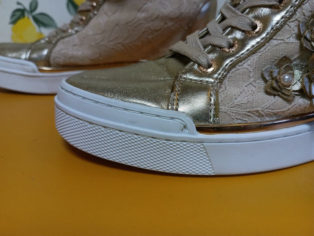 Guess кожени N 37 - 45 лв