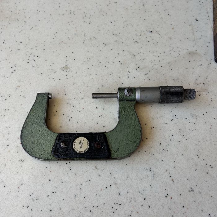 Микрометър с кутия