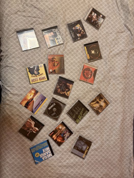 Vând CD-uri cu trupe ORIGINALE cumpărate după REVOLUȚIE!