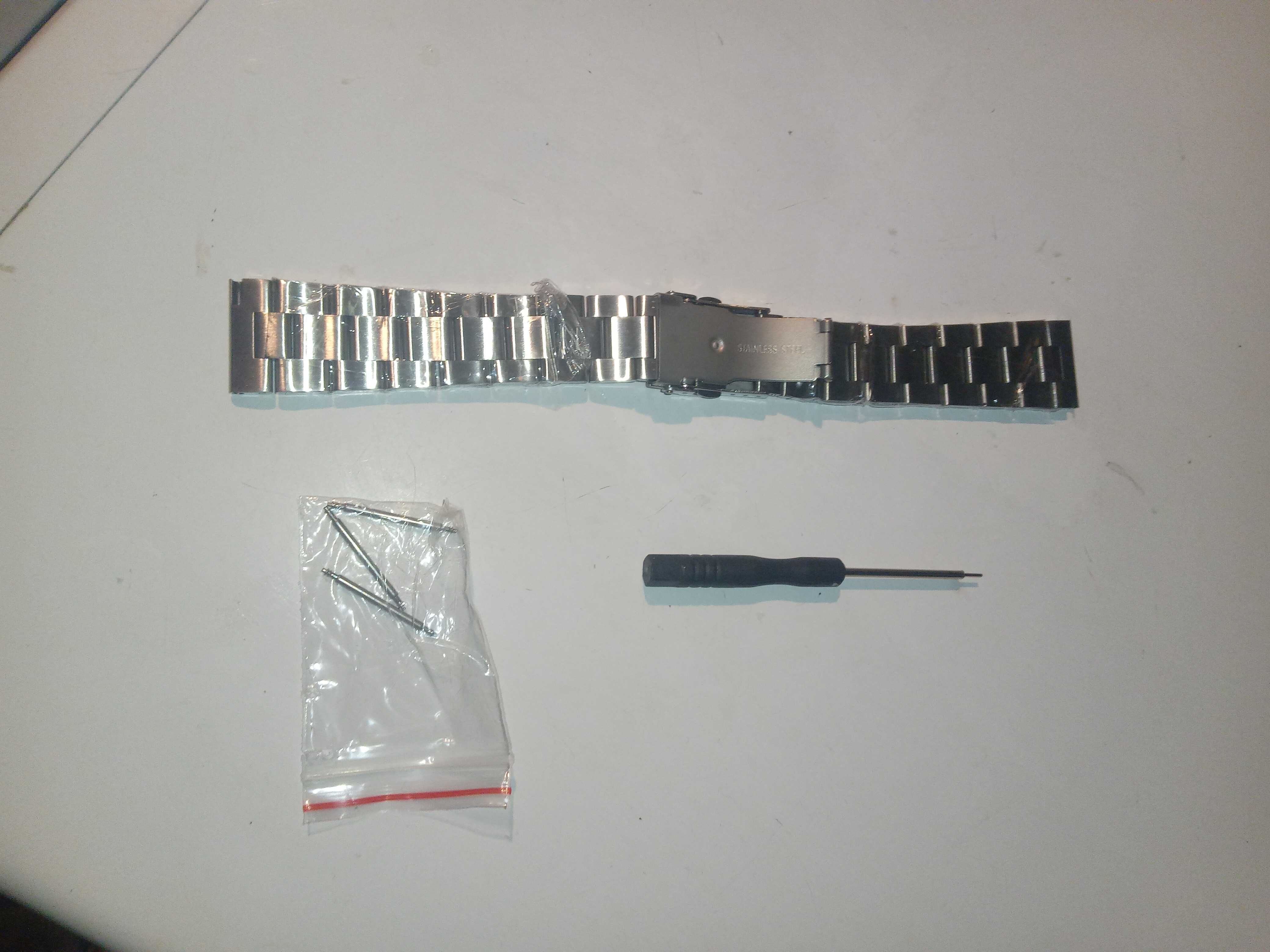 Vând bratara ceas inox cu marginile rotunjite, - NOUA cu folie pe ea!