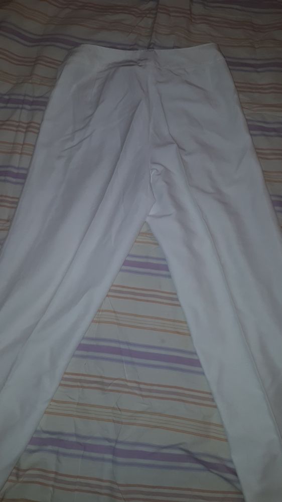 Pantaloni albi mărimea 44