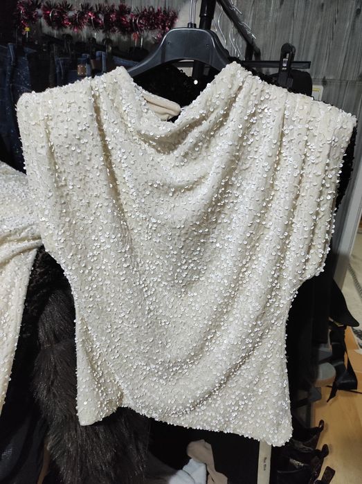 Потник с пайети в бяло и черно