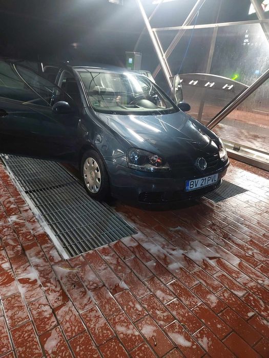 Vând golf 5 impecabil.