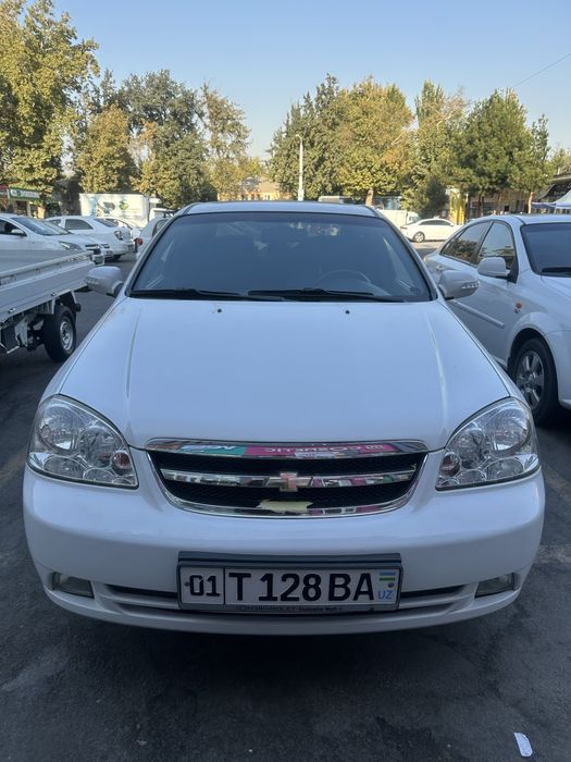 Продам Chevrolet Lacetti 1,8L автомат 2009 год