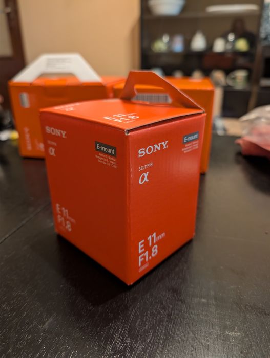 Sony E11mm F1.8 чисто нов