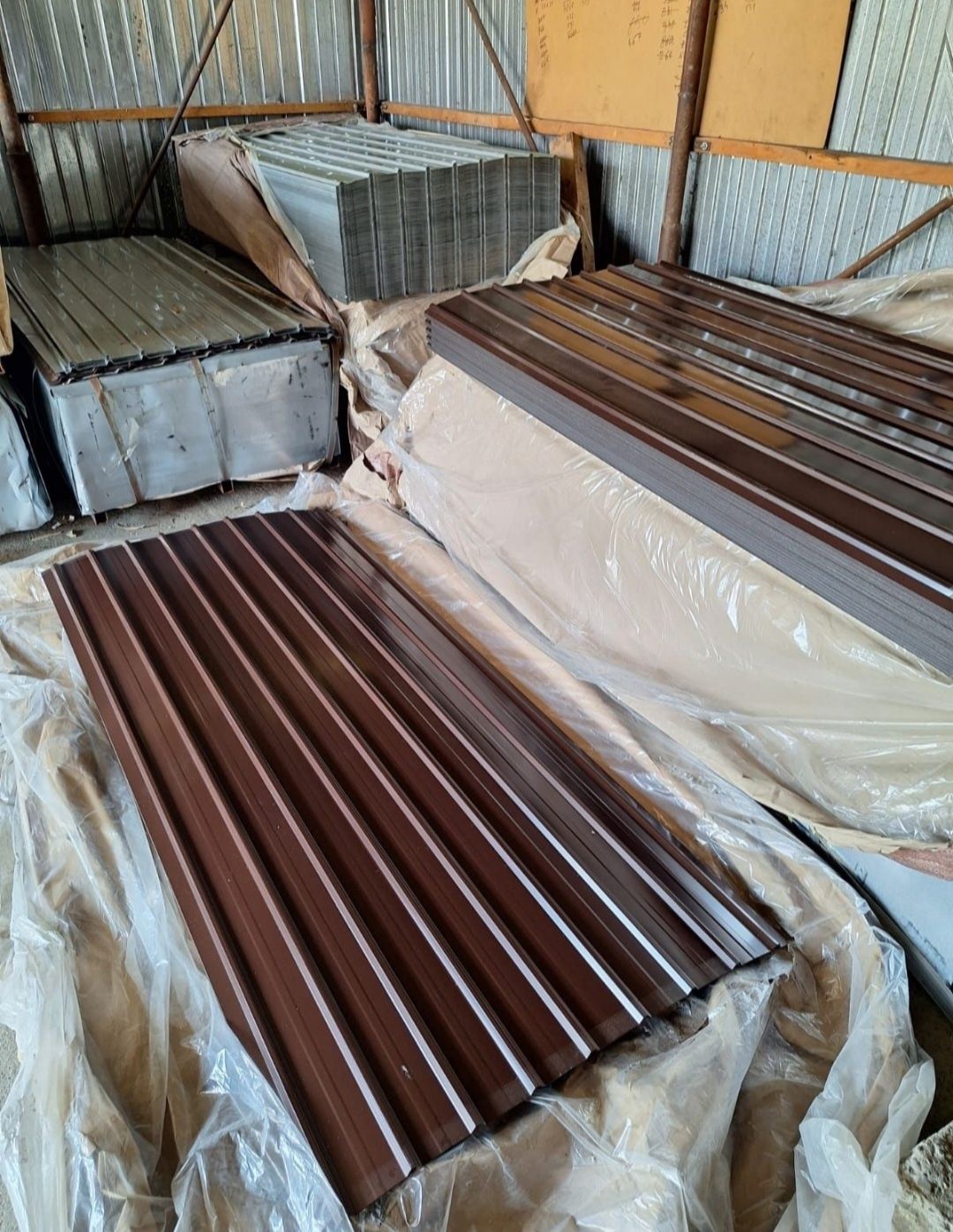Tabla cutata maro 0.4 
Dimensiune 200/92 
Super preț doar 18 lei
NEGOC