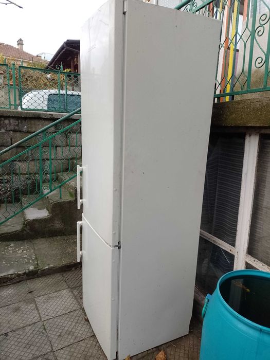 Продавам хладилник Liebherr