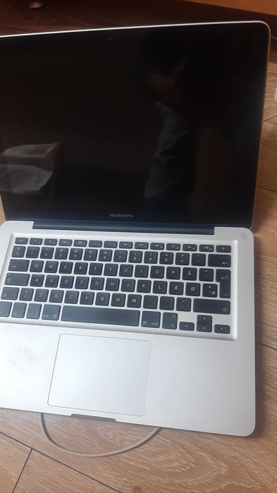 Vând 3 laptopuri Apple 2 MacBook Pro, un MacBook Air 2012 pentru piese