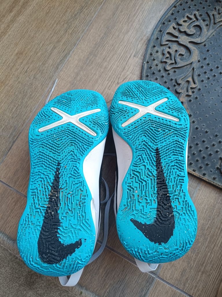 Nike Team Hustle D 10