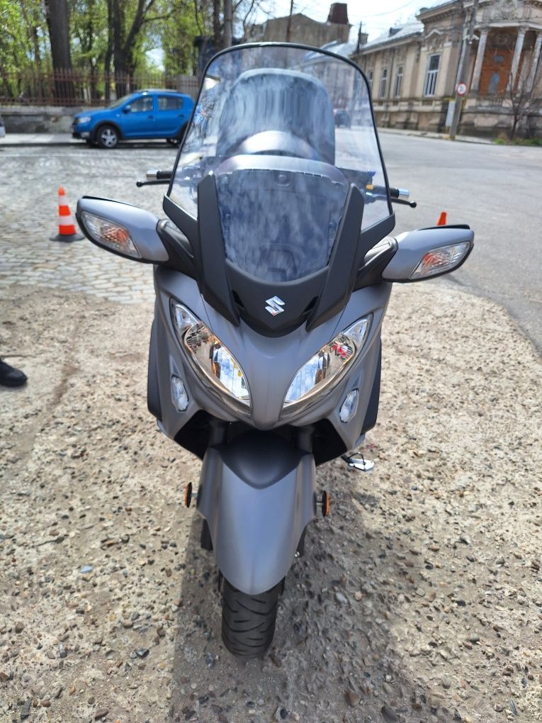 Suzuki Burgmann 650 - 2018