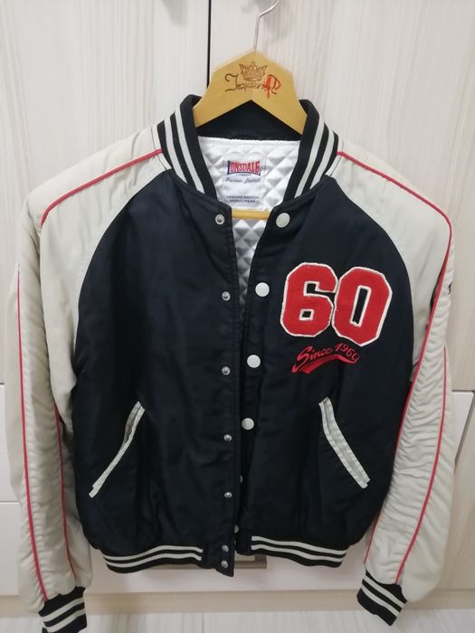 спортно яке закупено от чикаго америка