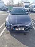Hyundai Elantra .