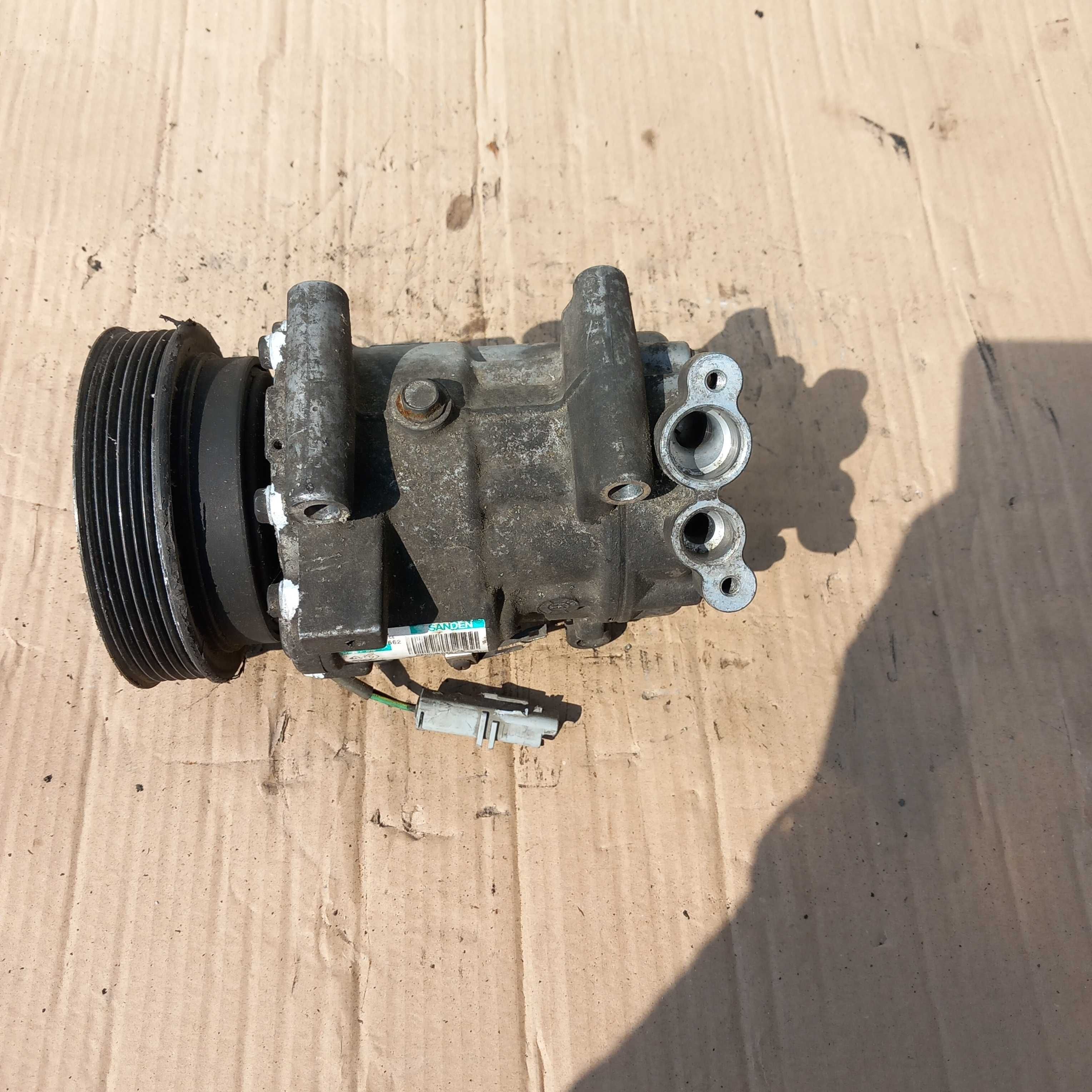Compresor AC Renault Clio 3 cod : 8200365787 - A , SD6V12 , R134a